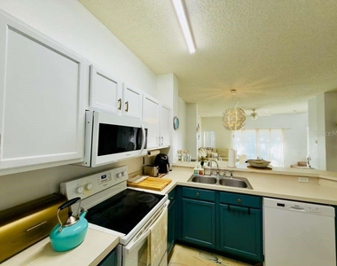 8439 Crystal Cove Loop - Photo Thumbnail 7