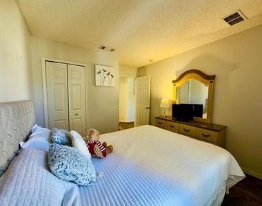 8439 Crystal Cove Loop - Photo Thumbnail 14