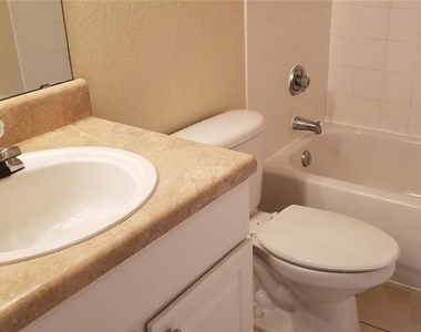 4961 Nw 43rd Avenue - Photo Thumbnail 8