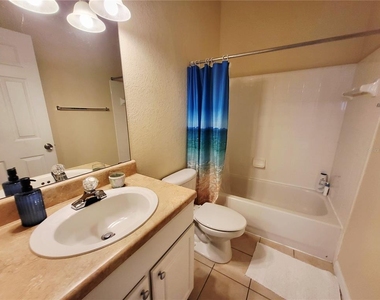 4961 Nw 43rd Avenue - Photo Thumbnail 14