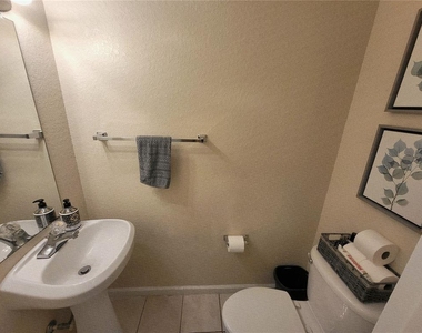 4961 Nw 43rd Avenue - Photo Thumbnail 6