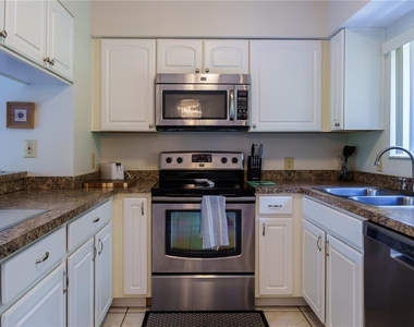 5685 Ashton Lake Drive - Photo Thumbnail 20