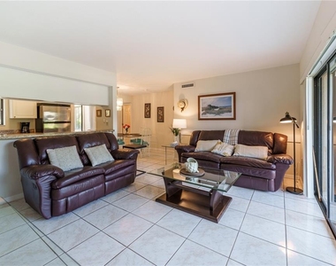 5685 Ashton Lake Drive - Photo Thumbnail 2