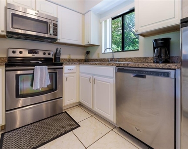 5685 Ashton Lake Drive - Photo Thumbnail 13
