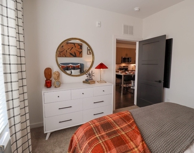 305 Collins Industr Way - Photo Thumbnail 6