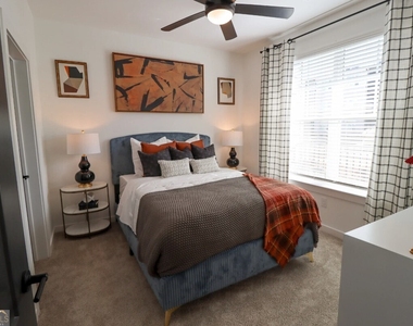 305 Collins Industr Way - Photo Thumbnail 4