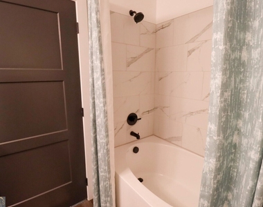 305 Collins Industr Way - Photo Thumbnail 8