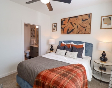 305 Collins Industr Way - Photo Thumbnail 5
