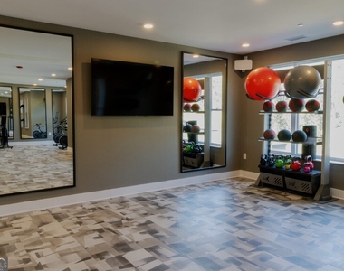 305 Collins Industr Way - Photo Thumbnail 29