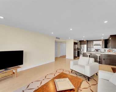 1401 S Ocean Drive - Photo Thumbnail 20