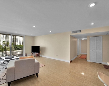 1401 S Ocean Drive - Photo Thumbnail 19