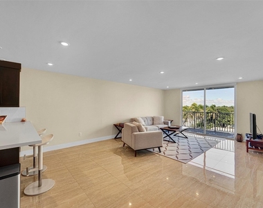1401 S Ocean Drive - Photo Thumbnail 18