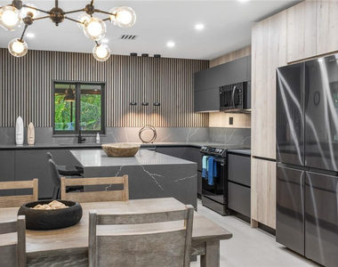 425 Ne 25th Street - Photo Thumbnail 22