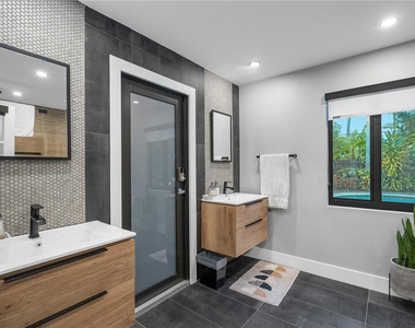 425 Ne 25th Street - Photo Thumbnail 38