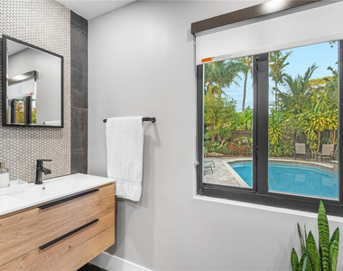 425 Ne 25th Street - Photo Thumbnail 40