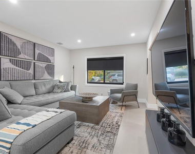 425 Ne 25th Street - Photo Thumbnail 13