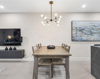 425 Ne 25th Street - Photo Thumbnail 16
