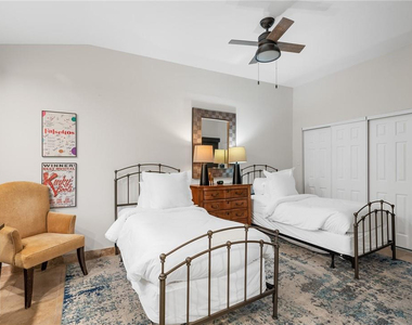 425 Ne 25th Street - Photo Thumbnail 46