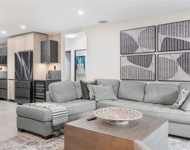 425 Ne 25th Street - Photo Thumbnail 21