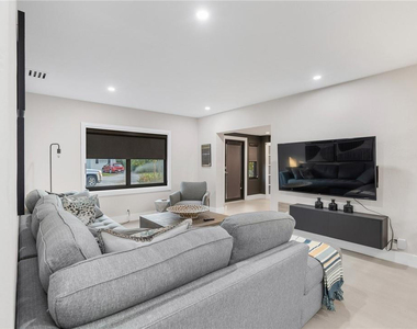 425 Ne 25th Street - Photo Thumbnail 7