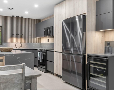 425 Ne 25th Street - Photo Thumbnail 8