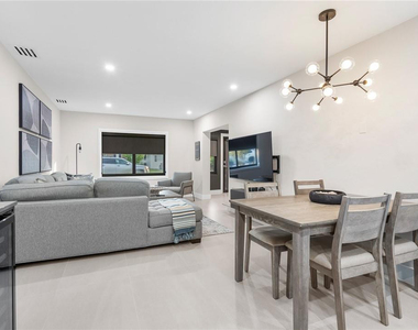425 Ne 25th Street - Photo Thumbnail 17