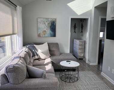 120 W Chadwick Way - Photo Thumbnail 5