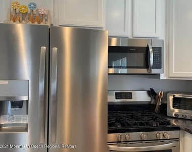 121 W Tide Way - Photo Thumbnail 13