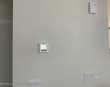 121 W Tide Way - Photo Thumbnail 12