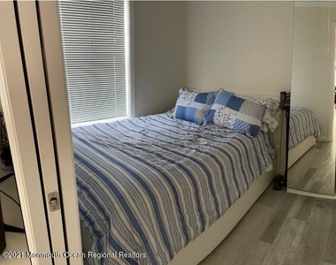 121 W Tide Way - Photo Thumbnail 4