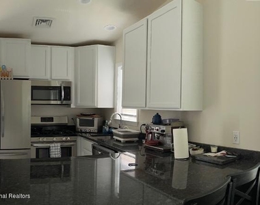 121 W Tide Way - Photo Thumbnail 9