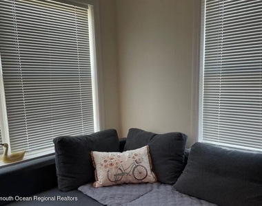 121 W Tide Way - Photo Thumbnail 3