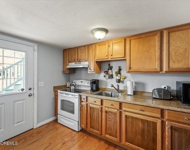 273 N 12th Street - Photo Thumbnail 8
