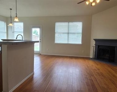 3432 Fashion Street - Photo Thumbnail 7
