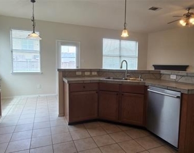 3432 Fashion Street - Photo Thumbnail 11