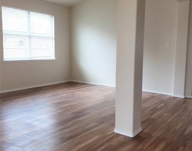 3432 Fashion Street - Photo Thumbnail 5