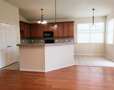 3432 Fashion Street - Photo Thumbnail 8
