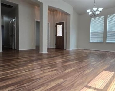 3432 Fashion Street - Photo Thumbnail 2