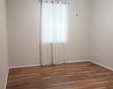 3432 Fashion Street - Photo Thumbnail 17