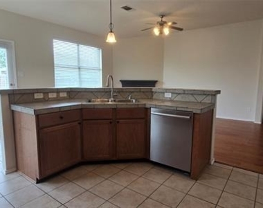 3432 Fashion Street - Photo Thumbnail 9
