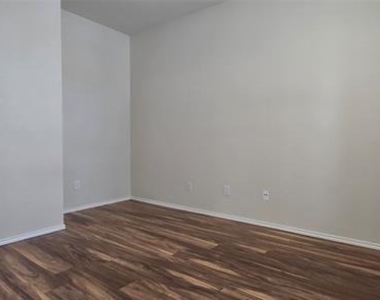 3432 Fashion Street - Photo Thumbnail 19