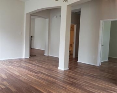 3432 Fashion Street - Photo Thumbnail 4