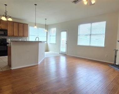 3432 Fashion Street - Photo Thumbnail 6