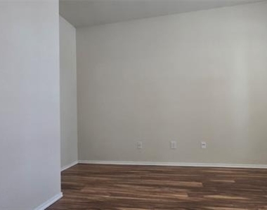 3432 Fashion Street - Photo Thumbnail 20