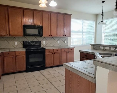 3432 Fashion Street - Photo Thumbnail 10
