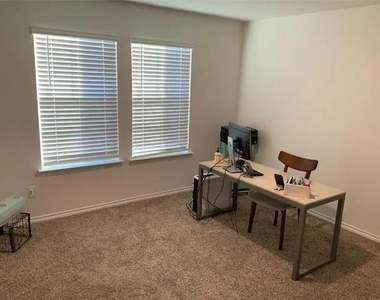 2626 Fieldcrest Lane - Photo Thumbnail 13