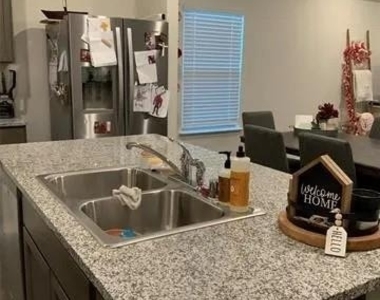 2626 Fieldcrest Lane - Photo Thumbnail 4