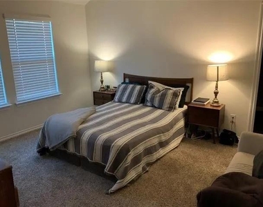 2626 Fieldcrest Lane - Photo Thumbnail 9