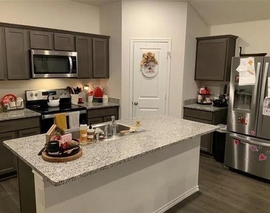 2626 Fieldcrest Lane - Photo Thumbnail 10