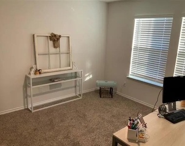 2626 Fieldcrest Lane - Photo Thumbnail 1
